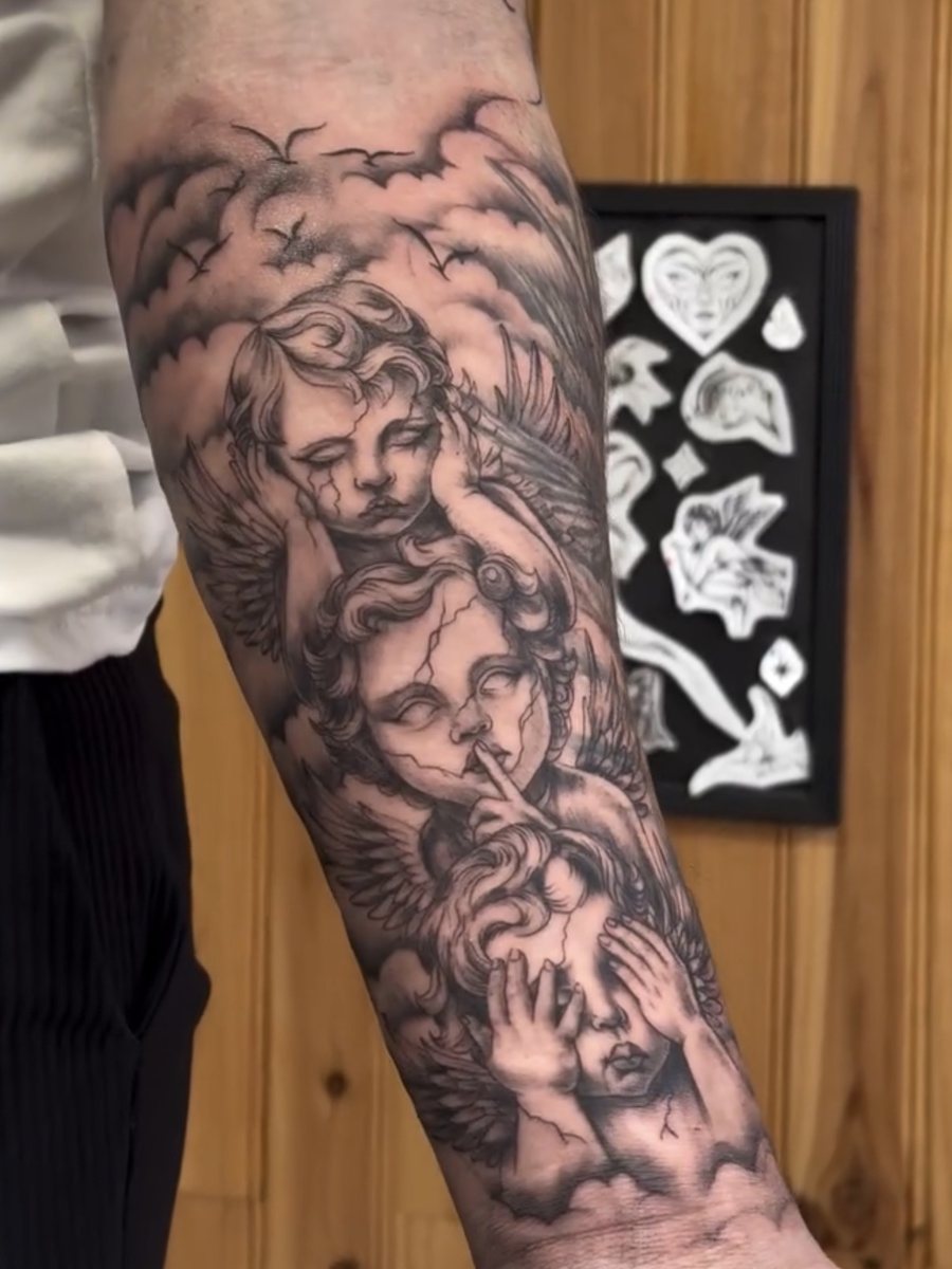 Manchette d'anges et de nuages, noir et gris, avant-bras